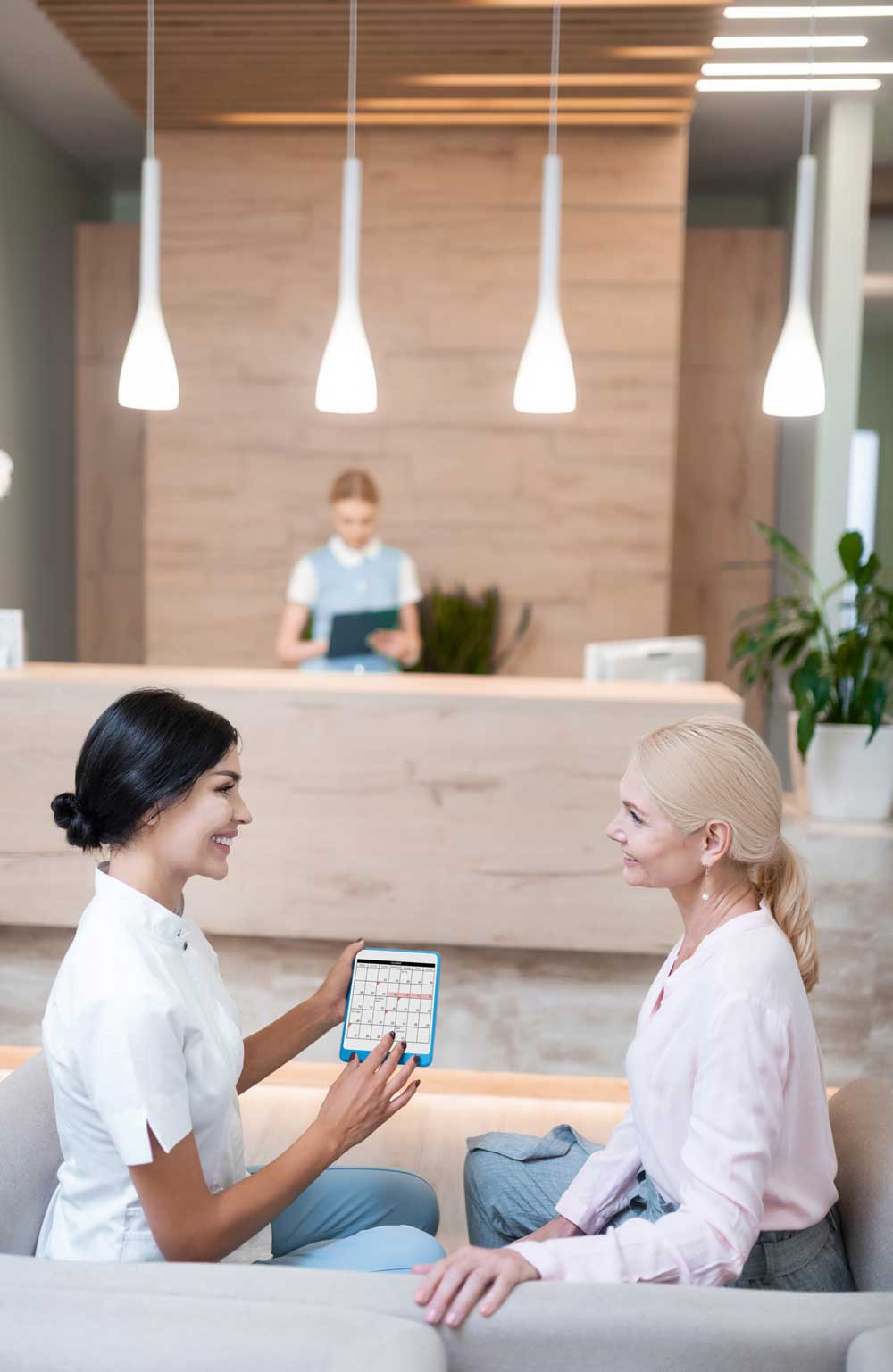 A medspa consultant sets a followup appointment with a client